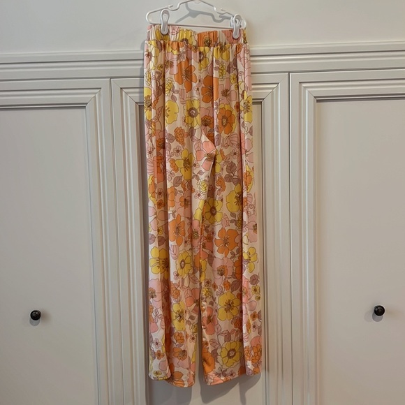 70s Style Flower Print Polyester/spandex Bell Bottoms size XSmall - Picture 2 of 3